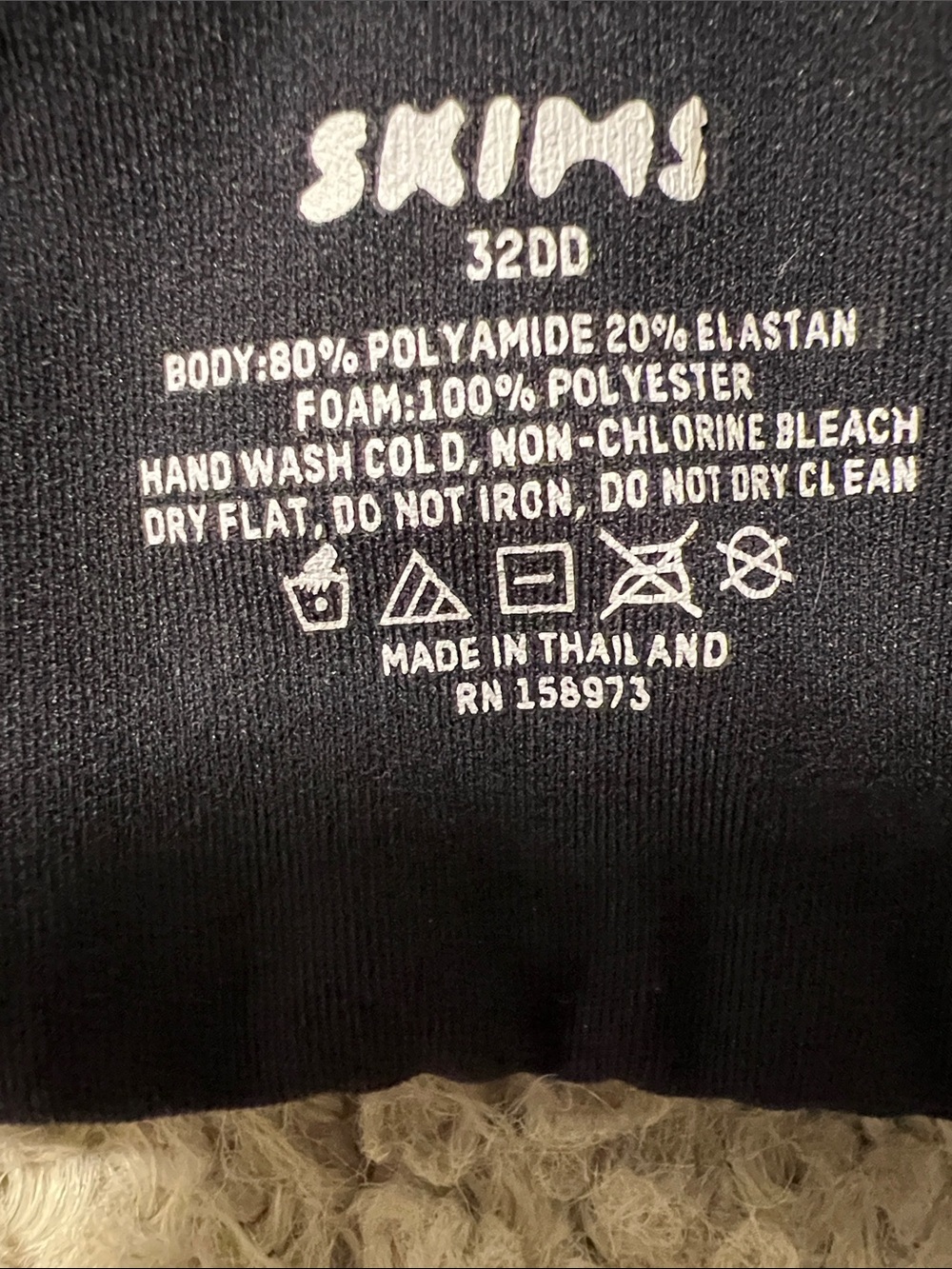 SKIMS Fits Everybody T-Shirt Bra
In Black size 32DD - Picture 9 of 11